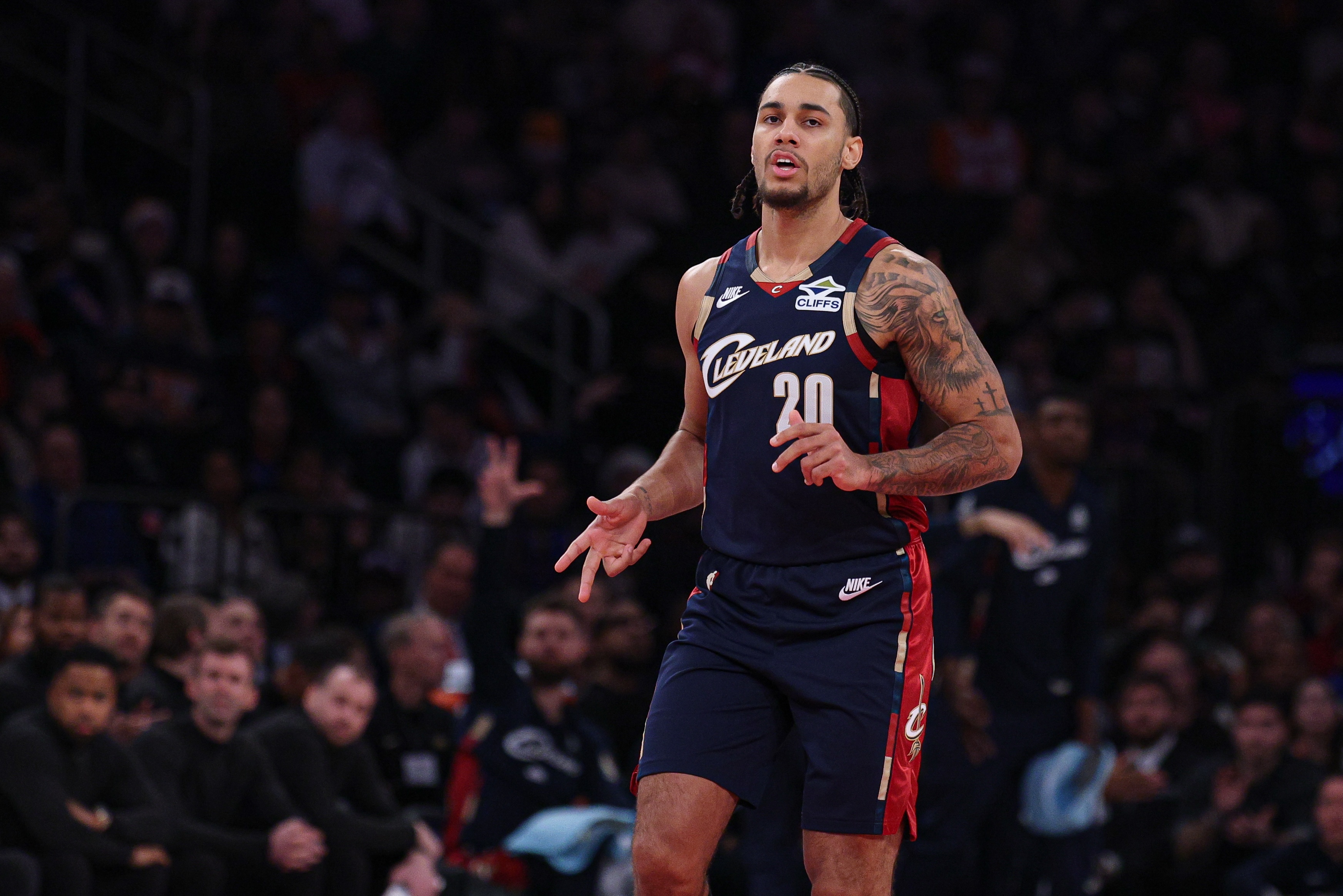 开云App-太准了！泰森三分迎射恩比德 个人第5记已经25分