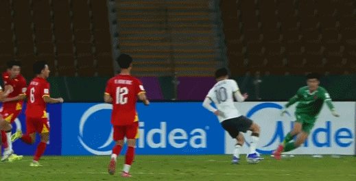 开云移动端-王钰栋压哨破门！轰U23亚洲杯首球，脱衣庆祝染黄，对手集体绝望|国足|处子球|越南|中国男足|拜合拉木_新浪体育_新浪新闻