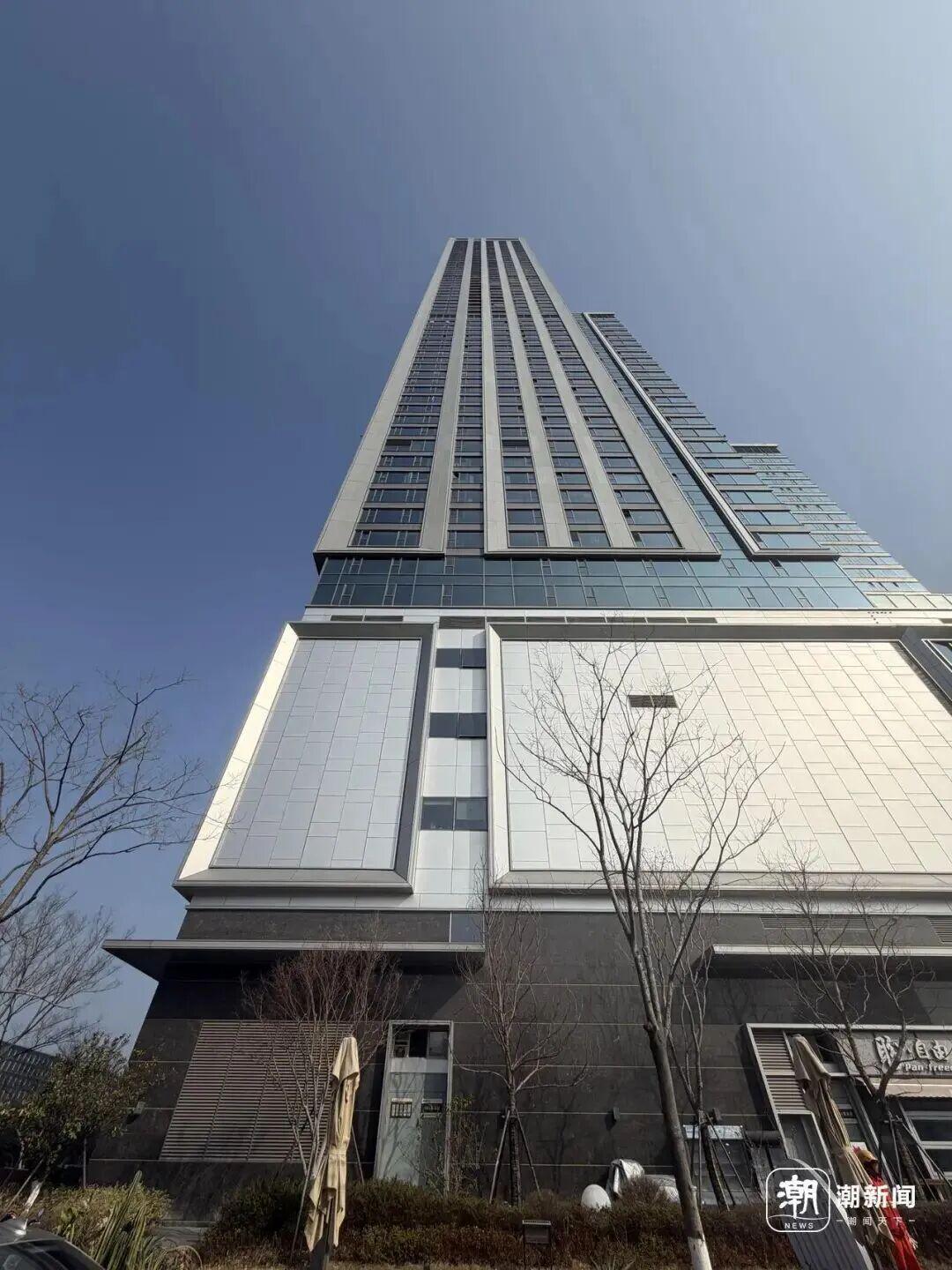 开云App-浙江一男子住40层每天等电梯要20分钟，虽然价格不理想也坚决把房卖了！家人：系“万人摇”红盘，太可惜了