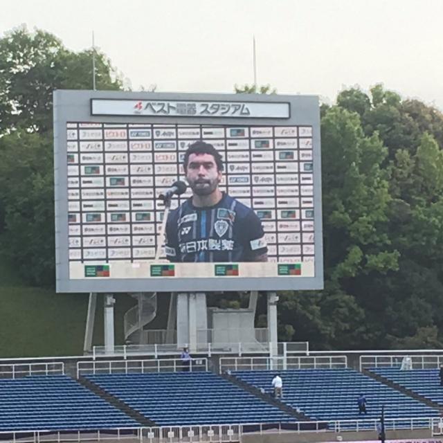 开云中国-啦啦队小姐姐里有个男的!前中超外援的日本初体验