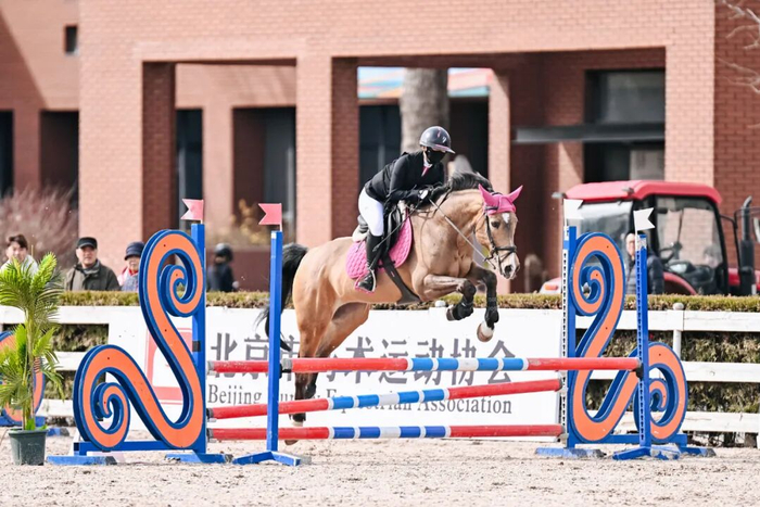 开云App-联赛专访｜吴璨彤：“我愿意永远相信我的战友，永远跟牠们并肩作战”|马术|搭档|教练|比赛|俱乐部联赛_新浪体育_新浪新闻