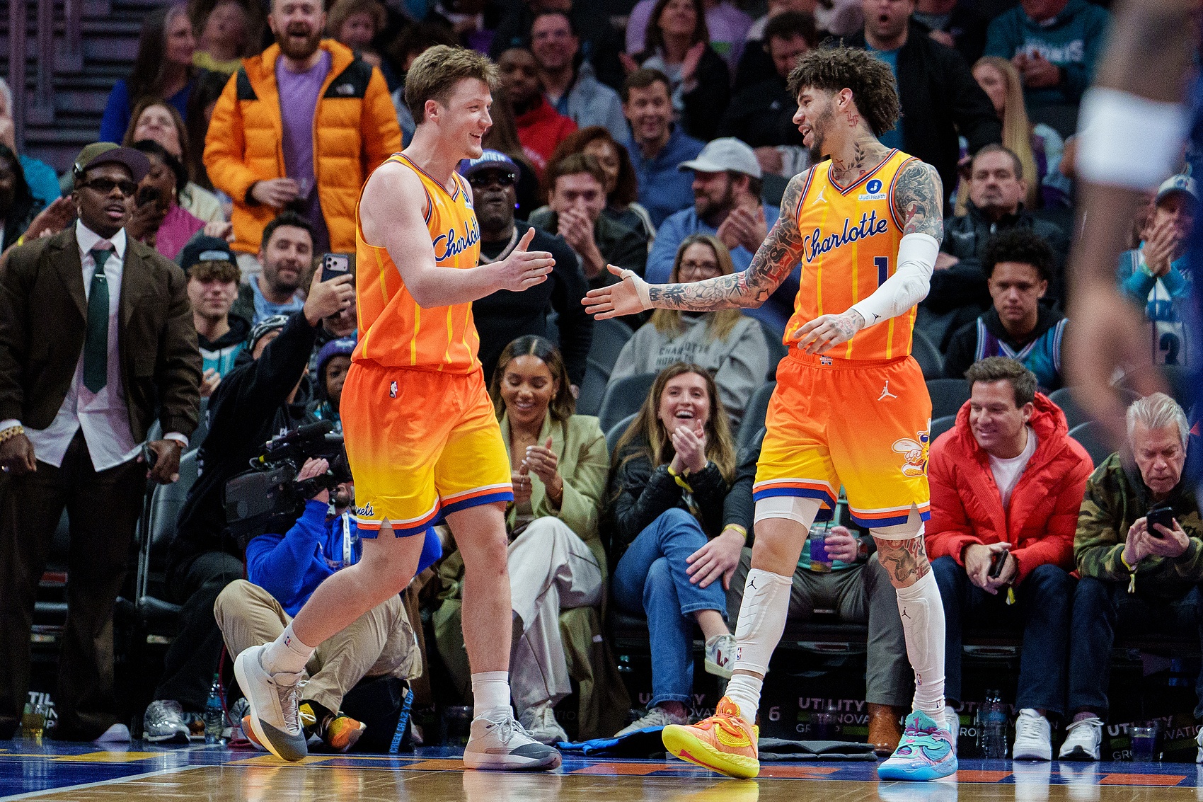 开云官网-NBA彩经：雷霆轻取魔术 骑士险胜雄鹿 森林狼射落太阳 马刺胜国王