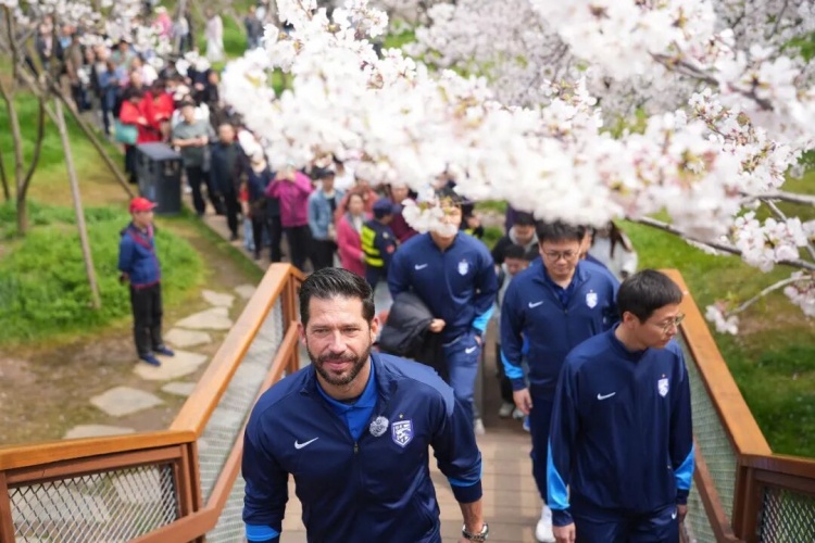 莫拉春日东湖行 邀您赏樱花、来看球