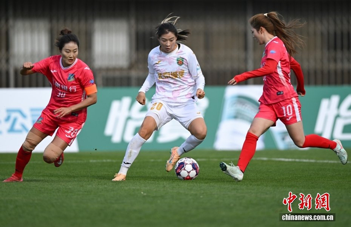 2026赛季中国足球女子超级联赛首轮:北京女足4比1胜浙江女足|浙江杭州银行女足队|浙江队|北京城建女足队|中新社|田雨_新浪体育_新浪新闻
