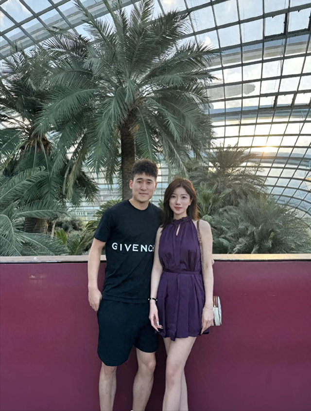 开云移动端-姜伟泽和女友近照,小角色逆袭,年薪275万,女友是性感美女|吉林队|中国男篮|nba|吉林市|吉林省_新浪体育_新浪新闻