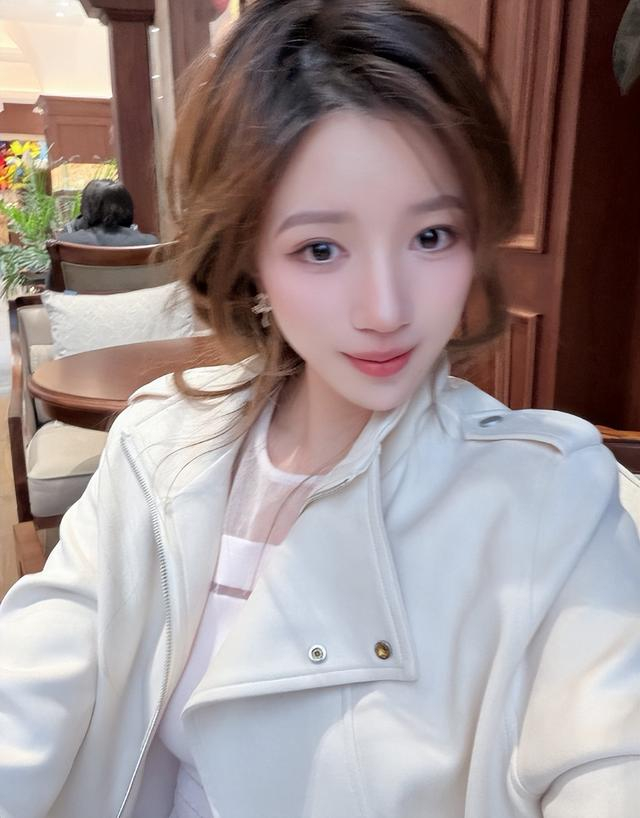 开云移动端-姜伟泽和女友近照,小角色逆袭,年薪275万,女友是性感美女|吉林队|中国男篮|nba|吉林市|吉林省_新浪体育_新浪新闻